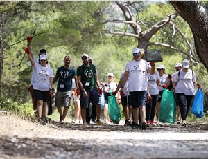 weDο/ Professional και ΑΡΚΤΟΥΡΟΣ καθάρισαν 1.5 τόνο σκουπίδια από 3 δασικές περιοχές thumb